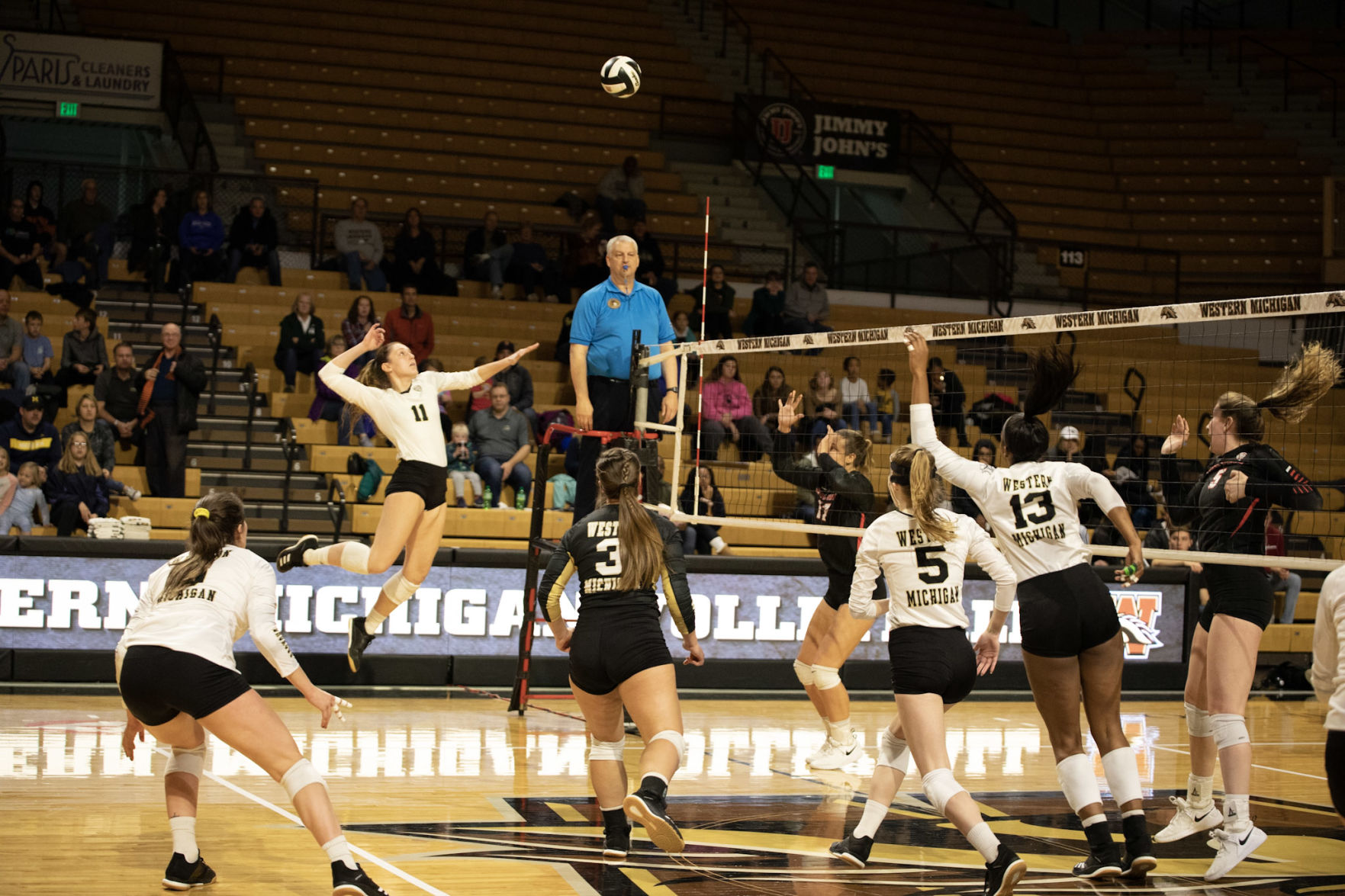 Volleyball finishes its home schedule with two losses over the weekend